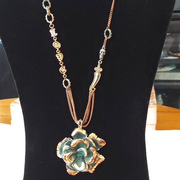 Lucky Necklace Rose Pendant‎ Copper Gothic Details - Picture 1 of 5